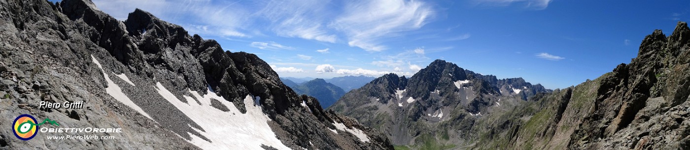 76 Vista verso Valtellina a dx e Valmorta a sx.jpg